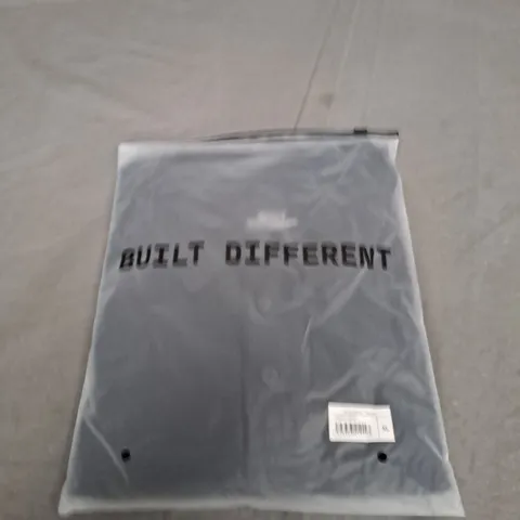 BAGGED BUILT DIFFERENT POLO T-SHIRT SIZE XL - BLACK