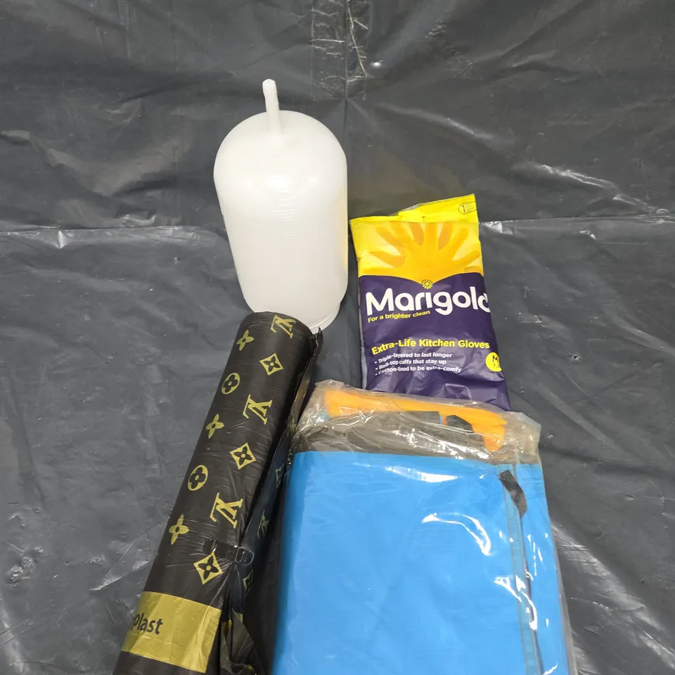 APPROXIMATELY 15 ASSORTED HOUSEHOLD PRODUCTS TO INCLUDE CLEANING GLOVES, BIN BAGS, TOWELS ETC 
