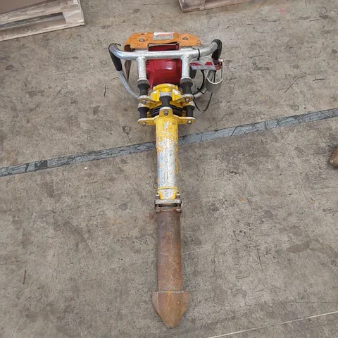 ROBEL 62.05 2 STROKE VERTICAL TAMPER - RAILWAY MAINTENANCE TOOL