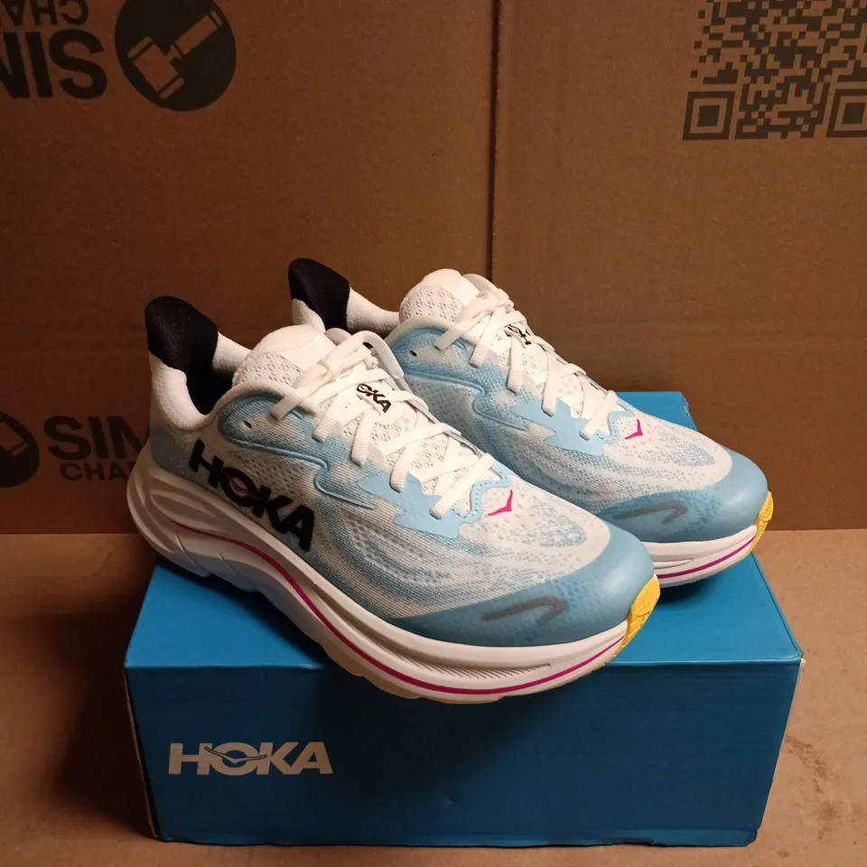 BOXED PAIR OF HOKA CLIFTON 10 JUNIOR RUNNING TRAINERS - 4