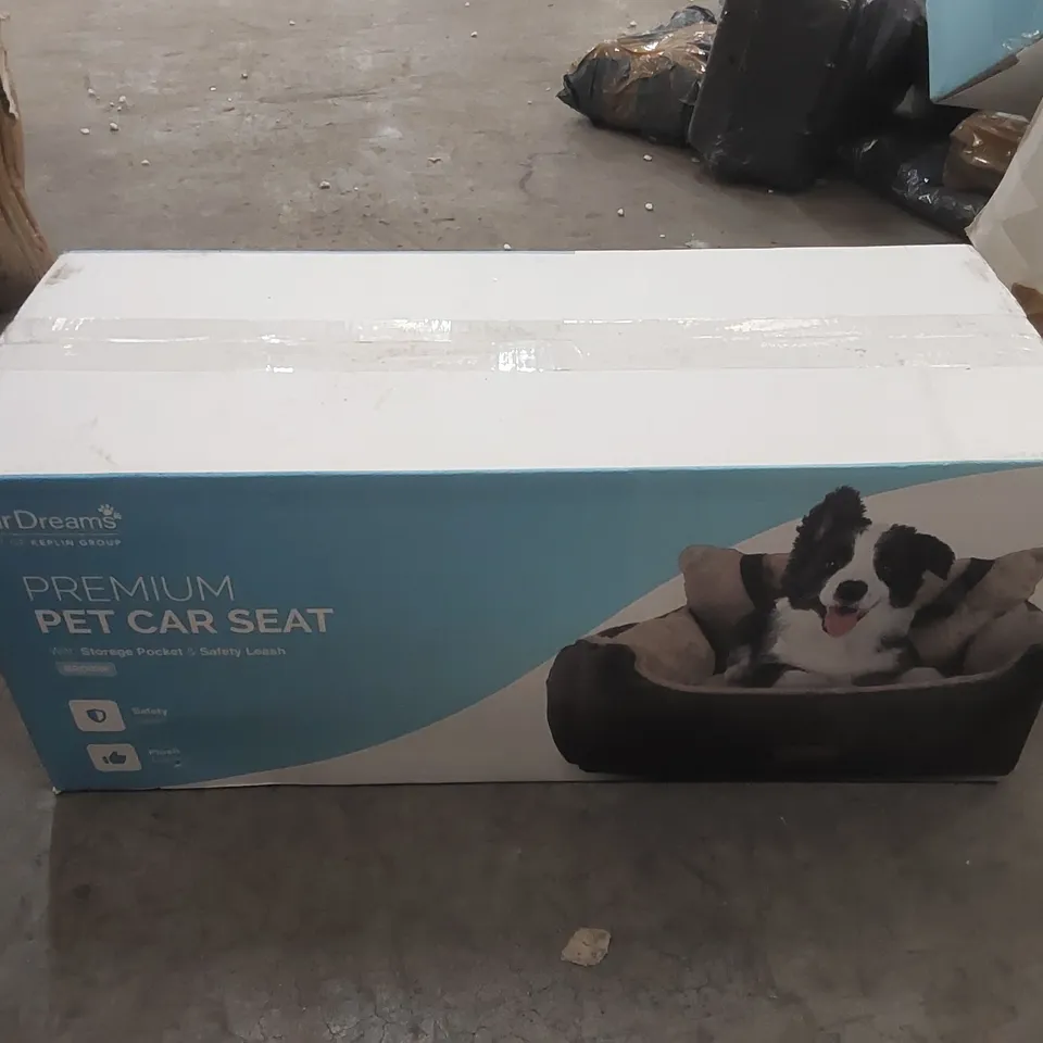 BOXED FURDREAMS PREMIUM PET CAR SEAT