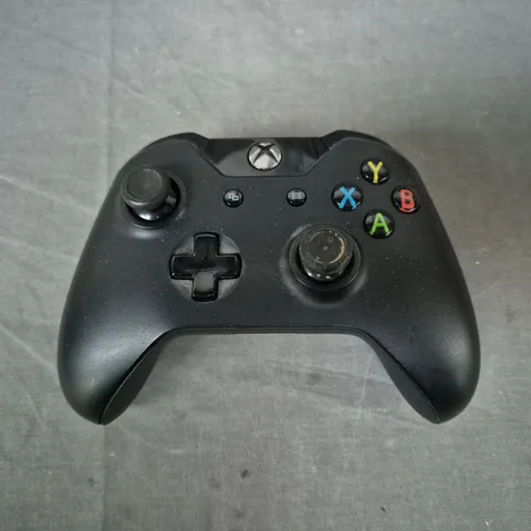 XBOX WIRELESS CONTROLLER IN BLACK