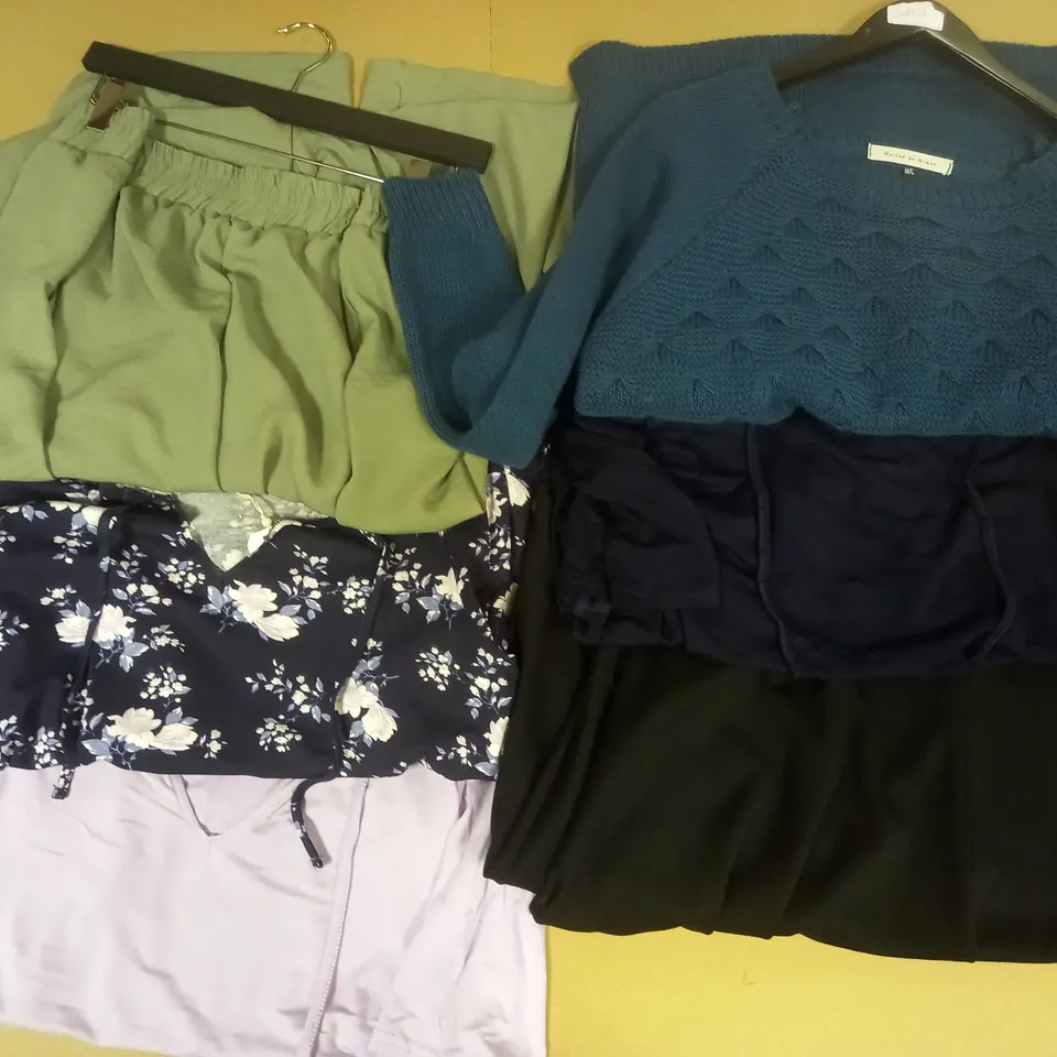 BOX OF APPROX 6 ASSORTED ITEMS OF MAISON DE NIMES CLOTHING IN VARIOUS SIZES AND STYLES