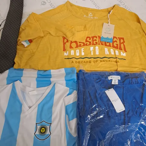 BOX OF APPROXIMATELY 20 ASSORTED CLOTHING ITEMS TO INCUDE - DRESS, JUMPERS , T-SHIRTS , TROUSERS,ECT