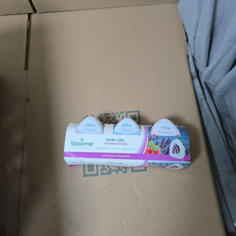 TOTE OF APPROXIMATELY 12 ASSORTED ITEMS TO INCLUDE: AIR FRESHENERS 