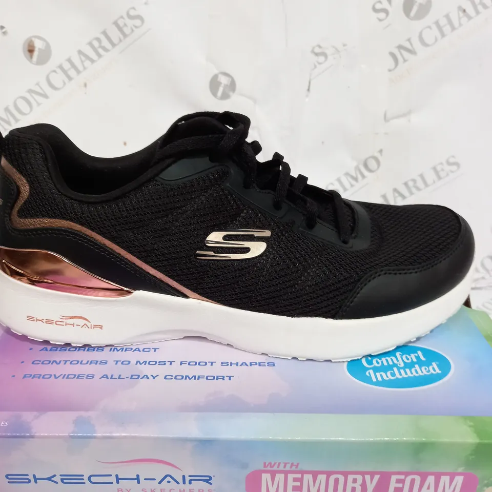 SKECHERS BLACK AND GOLD SKECH-AIR DYNAMIGHT TRAINERS SIZE 7