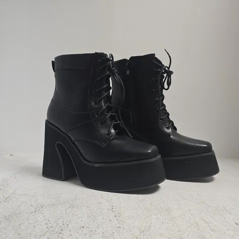 BOXED PAIR OF SEDAI PLATFORM BLOCK HEEL ANKLE BOOTS IN BLACK SIZE 4