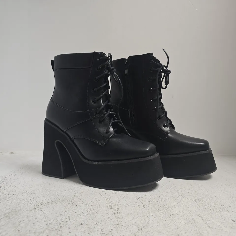 BOXED PAIR OF SEDAI PLATFORM BLOCK HEEL ANKLE BOOTS IN BLACK SIZE 4
