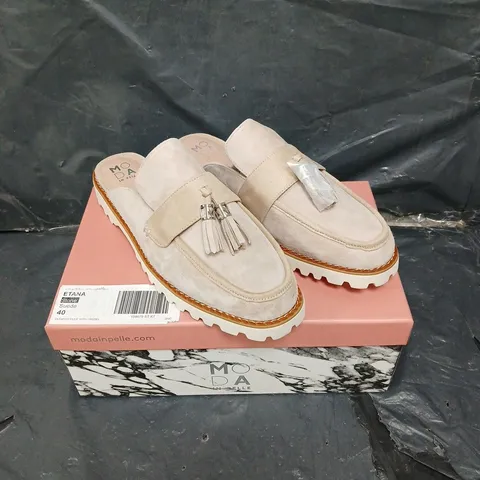 BOXED PAIR OF MODA IN PELLE ETANA STONE SHOES - 7