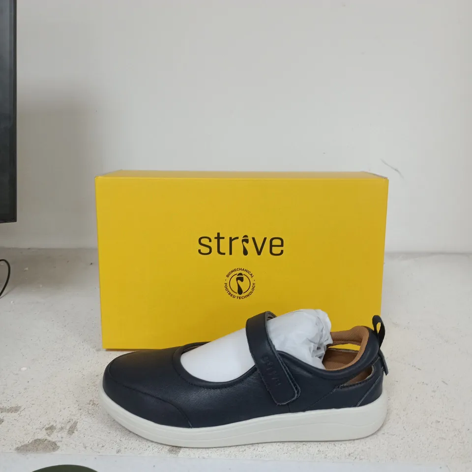 STRVE NAVY VELCRO-STRAP TRAINERS – BOXED SIZE UK 6