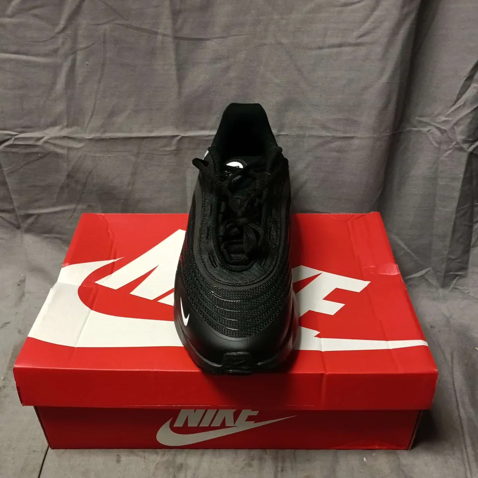 BOXED PAIR OF NIKE MAX FIRE TRAINERS IN BLACK - UK 9