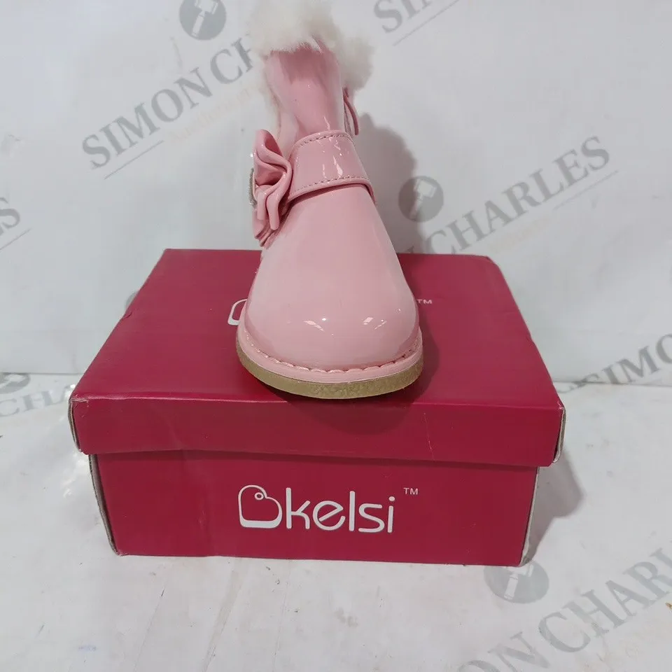 BOXED PAIR OF KELSI FAUX FUR LINED DIAMANTE CHILDRENS WELLINGTON BOOTS IN PINK SIZE 5