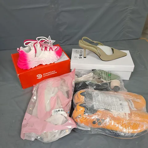 APPROXIMATELY 20 ASSORTED FOOTWEAR RELATED ITEMS IN VARYING STYLE/SIZE/COLOUR TO INCLUDE YONEX, CUCOO, DAODAN CHAOREN, ETC