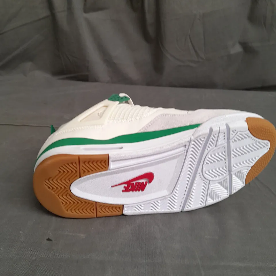 PAIR OF NIKE SB FLIGHT SHOES SIZE 7.5