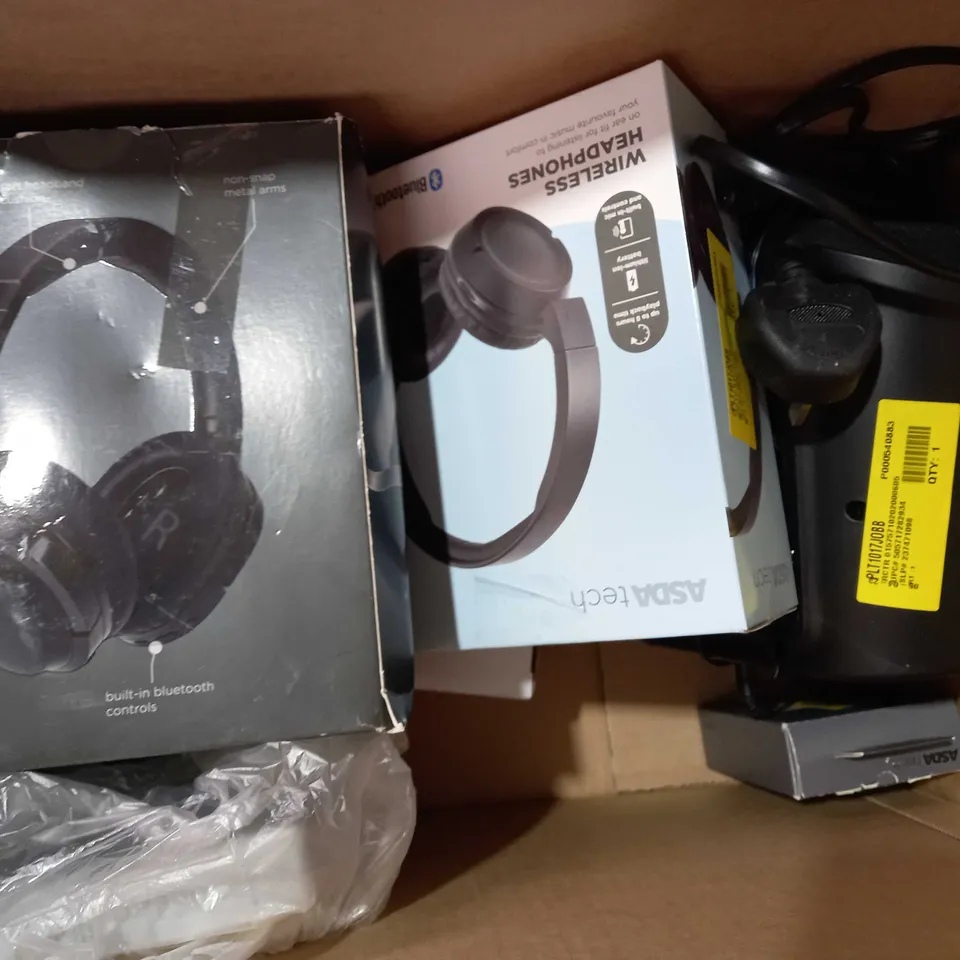 BOX OF APPROXIMATELY 10 ASSORTED ELECTRICAL ITEMS TO INCLUDE ASDA TECH WIRELESS HEADPHONES, ONE FOR ALL HDTV INDOOR AERIAL, ONN PERSONAL CD PLAYER, ETC