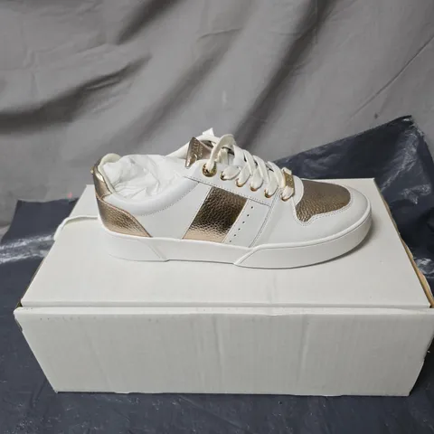 DUNE LONDON WHITE & GOLD METALLIC SNEAKERS – BOXED SIZE 4