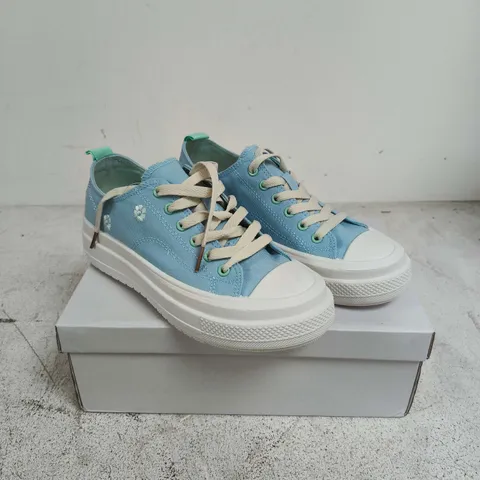 URBAN JACKS TRAINERS - LIGHT BLUE CANVAS, UK 6