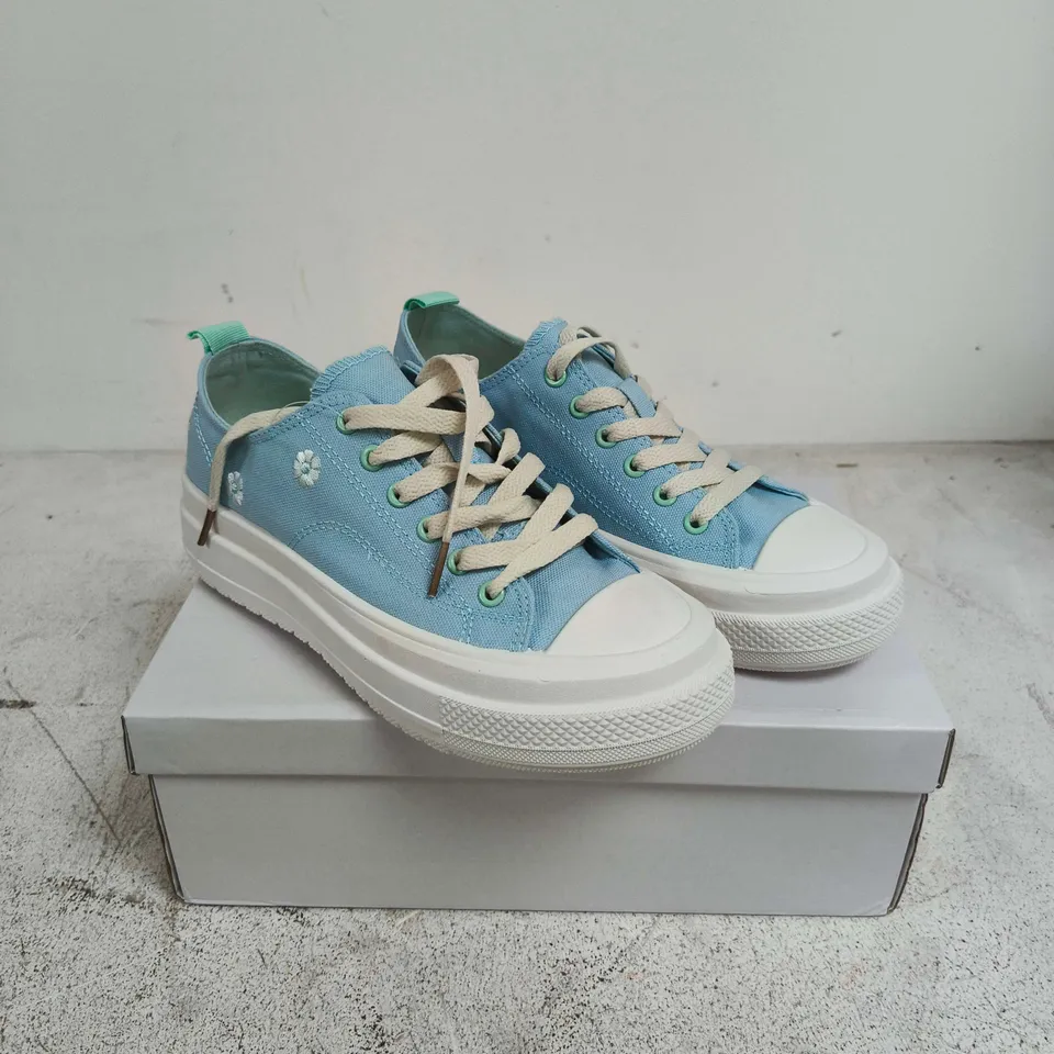 URBAN JACKS TRAINERS - LIGHT BLUE CANVAS, UK 6