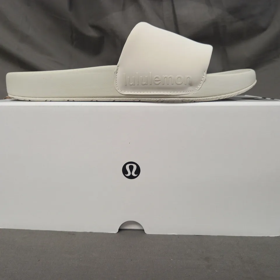 BOXED PAIR OF LULULEMON RESTFEEL SLIDERS IN BONE UK SIZE 3.5