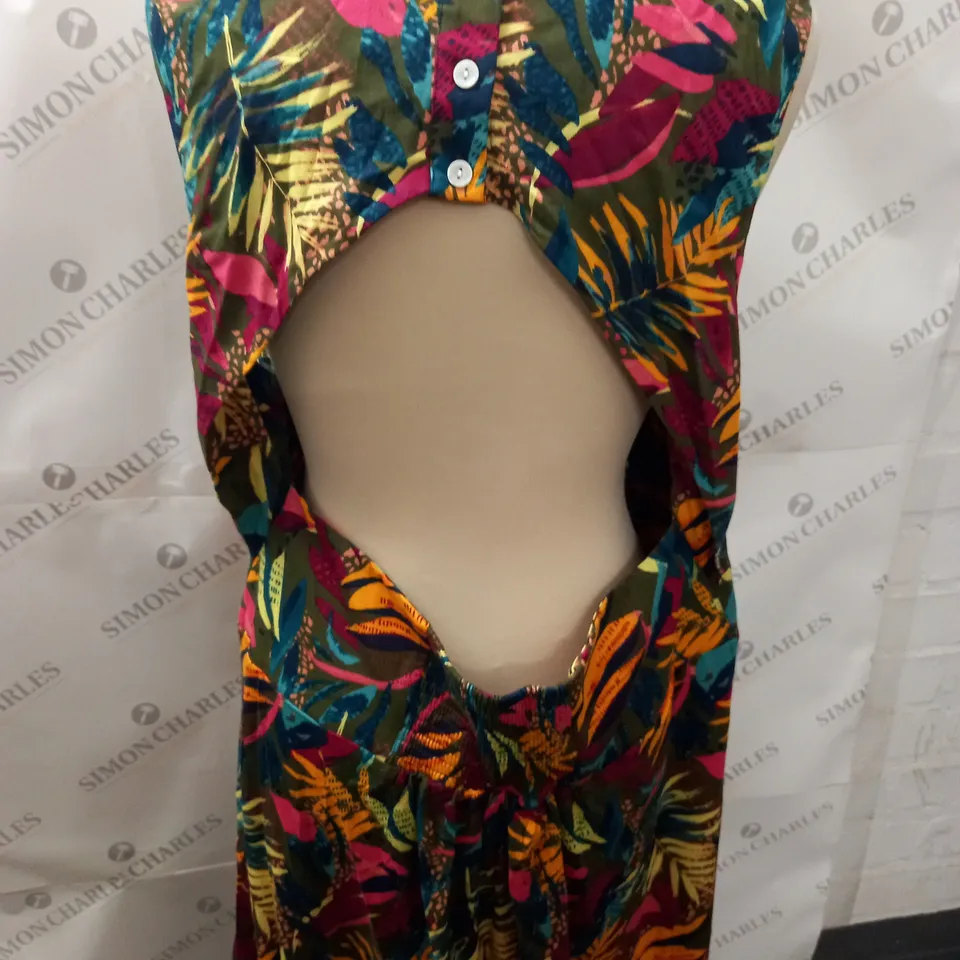 MONSSON DRESS IN FLORAL WITH CUT OUT BACK - XL