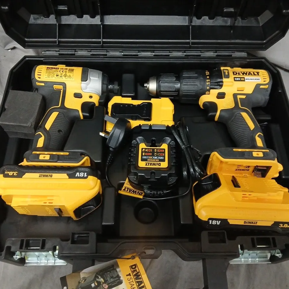 DEWALT XR 18V CORDLESS DRILL SET IN CASE (DCK2060L2T) 