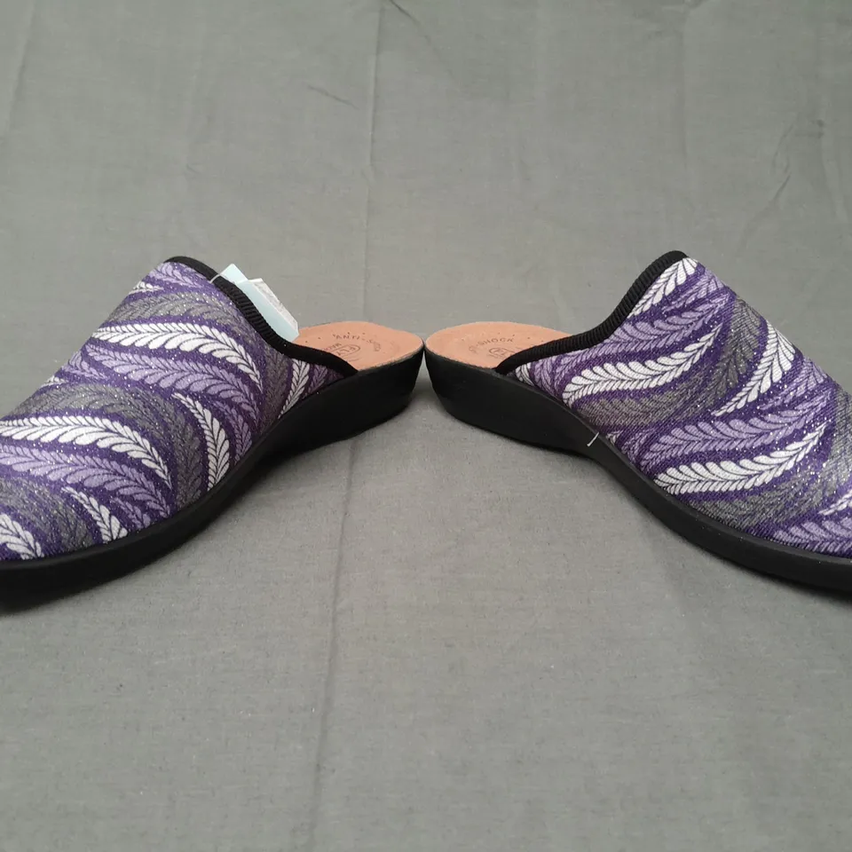 BOXED PAIR OF FLYFLOT SLIP-ON SHOES IN PURPLE EU SIZE 41