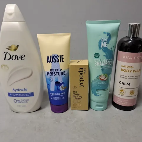 APPROXIMATELY 15 ASSORTED HEALTH & BEAUTY ITEMS TO INCLUDE - DOVE BODY WASH , AUSSIE DEEP MOISTURE CONDITIONER ETC