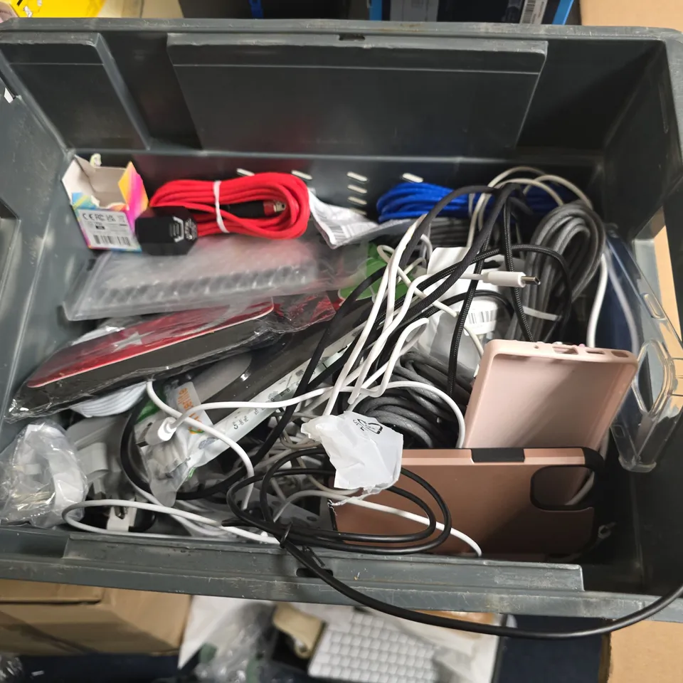 LOT OF ASSORTED MOBILE PHONE ACCESSORIES TO INCLUDE CASES, SCREEN PROTECTORS AND CHARGERS