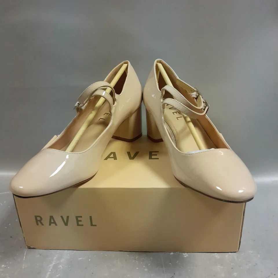 BOXED PAIR OF RAVEL HOWTH BOOTS IN NUDE - 7