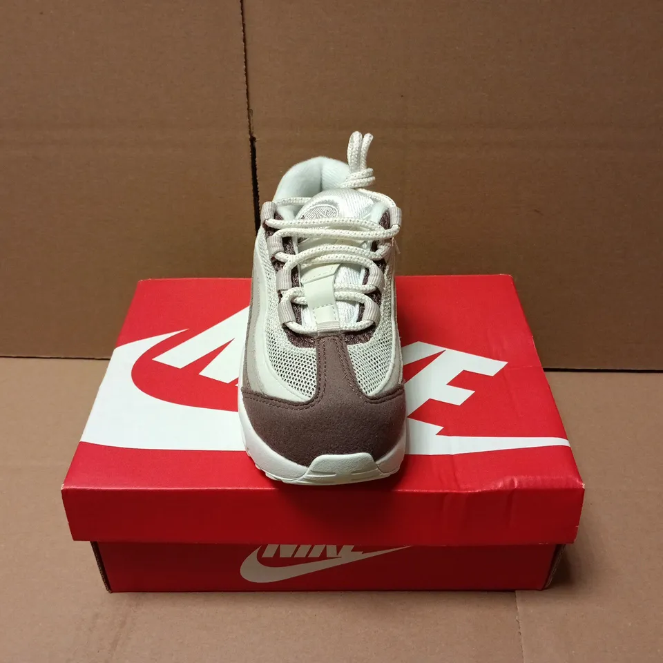 BOXED PAIR OF NIKE AIR MAX 95 CHILDRENS TRAINERS IN PHANTOM - UK 9.5