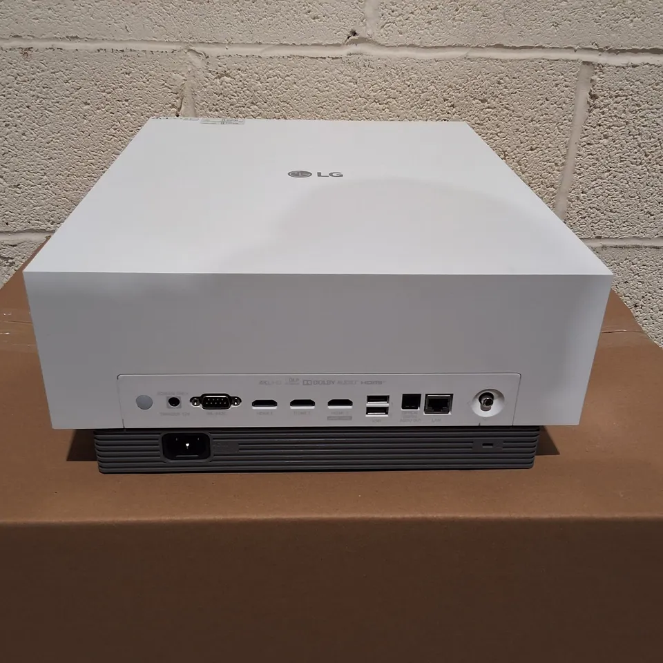 LG AU810P 4K UHD LASER SMART HOME THEATER CINEBEAM PROJECTOR