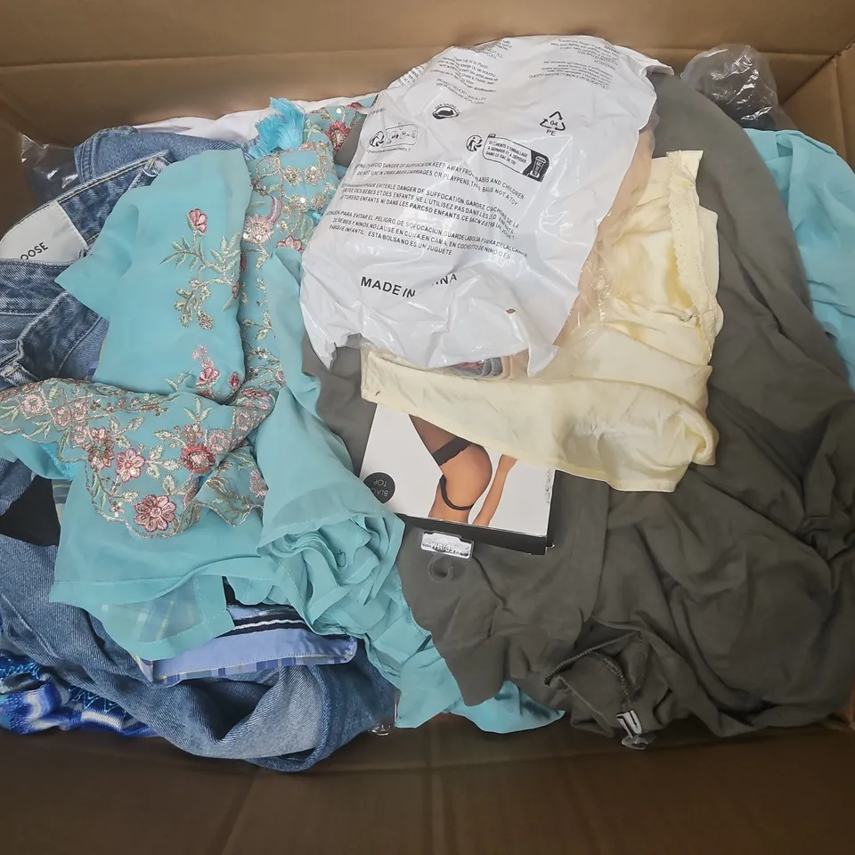 APPROXIMATELY 30 ASSORTED CLOTHING ITEMS IN VARIOUS SIZES, STYLES & COLOURS TO INCLUDE BRANDS SUCH AS BOUX AVENUE, H&M, BERSHKA, ETC - COLLECTION ONLY