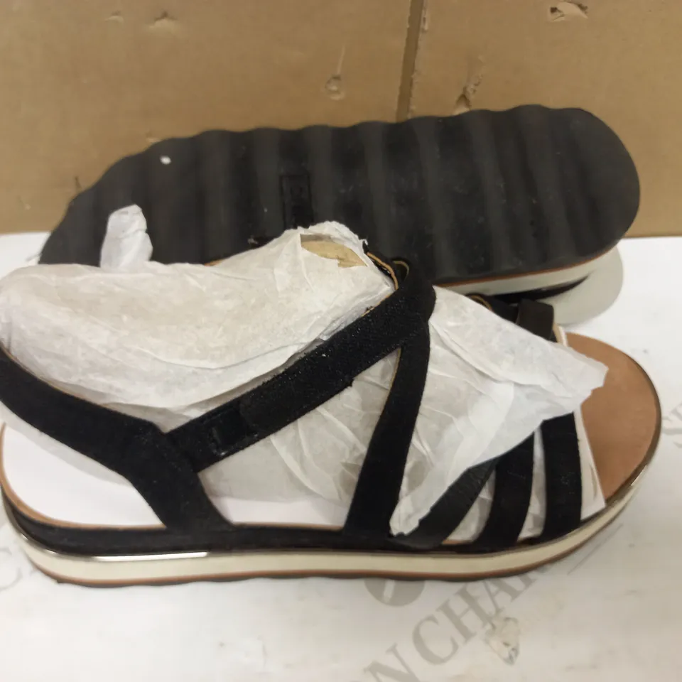 VIONIC KELLYN SANDAL IN BLACK - SIZE UNSPECIFIED