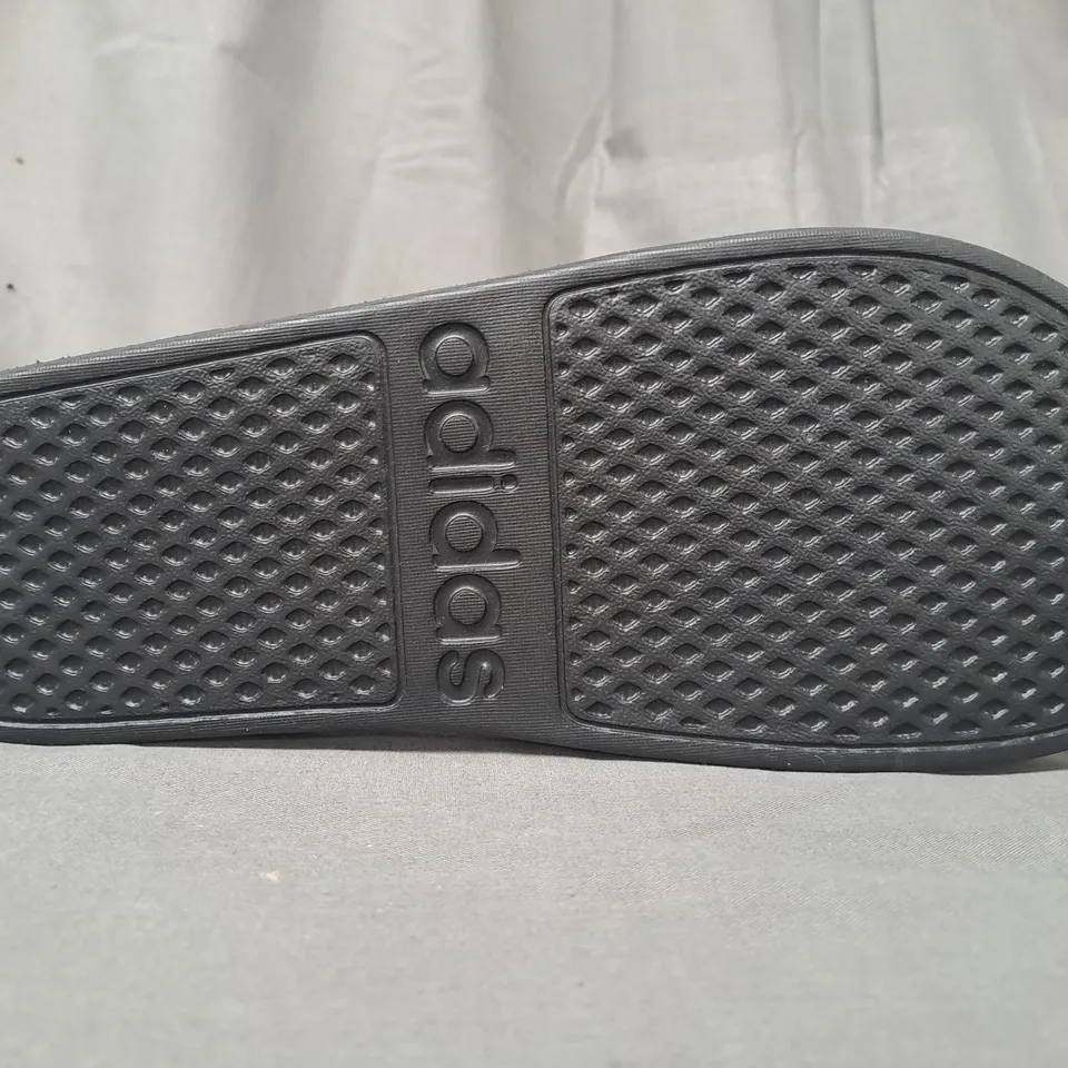 PAIR OF ADIDAS SLIDERS IN BLACK/WHITE UK SIZE 11