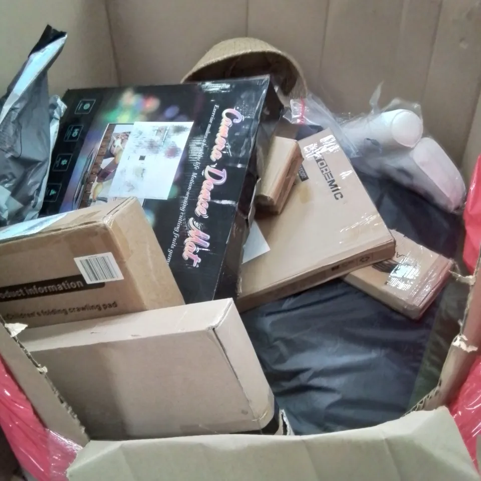 PALLET OF ASSORTED HOUSEHOLD GOODS AND PRODUCTS TO INCLUDE; TOILET SEATS, ELECTRIC UNDERBLANKET, CAR BOOSTER SEAT, ADVENT CALENDAR, BOXED FURNITURE ETC 
