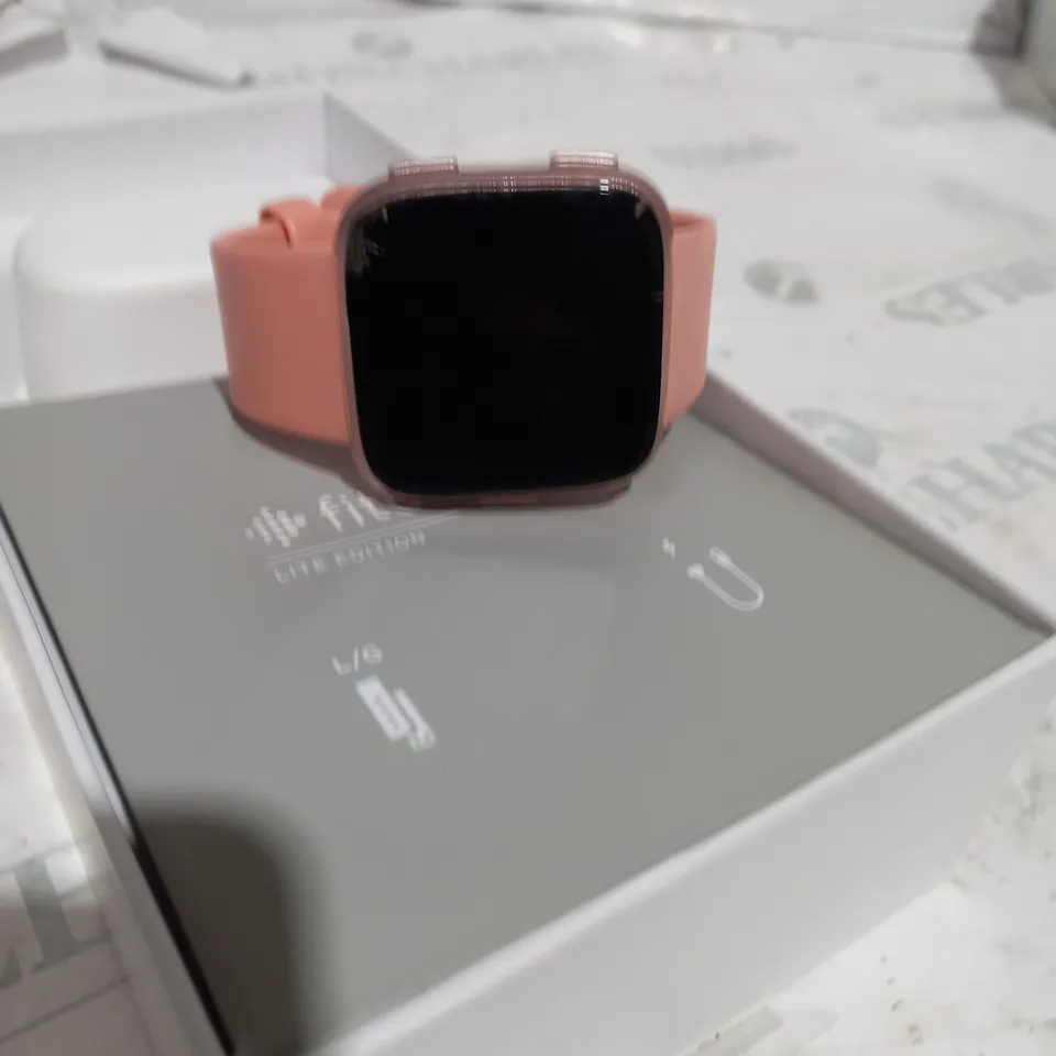 FITBIT VERSA - LITE EDITION - PINK WRIST STRAP - ROSE GOLD
