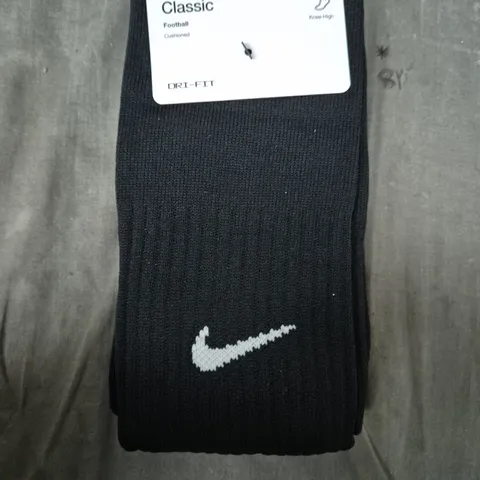 1 PAIR OF NIKE CLASSIC FOOTBALL KNEE-HIGH SOCKS – DRI-FIT, BLACK UK 8-11