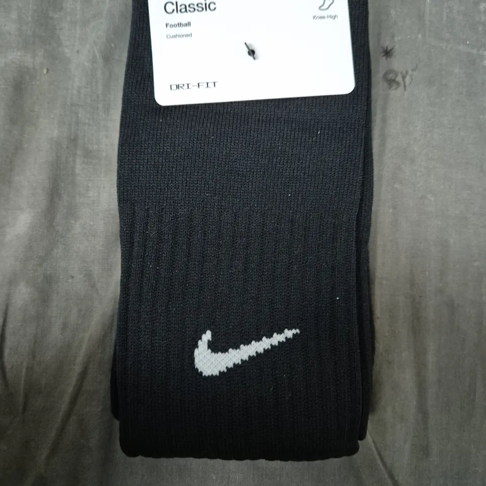 1 PAIR OF NIKE CLASSIC FOOTBALL KNEE-HIGH SOCKS – DRI-FIT, BLACK UK 8-11