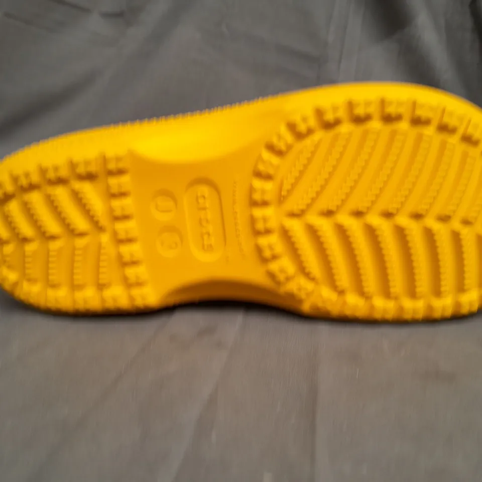 CROCS CLASSIC BOOT IN YELLOW - UK J3