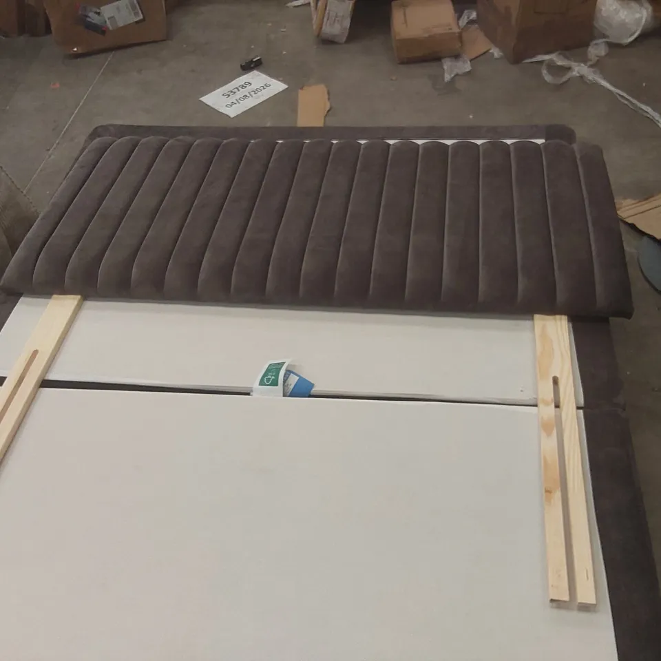 DESIGNER UPHOLSTERED 4'6 DOUBLE 2 DRAWER DIVAN BASE