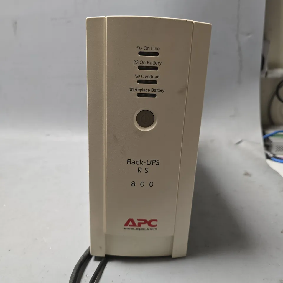 APC BACK-UPS RS 800