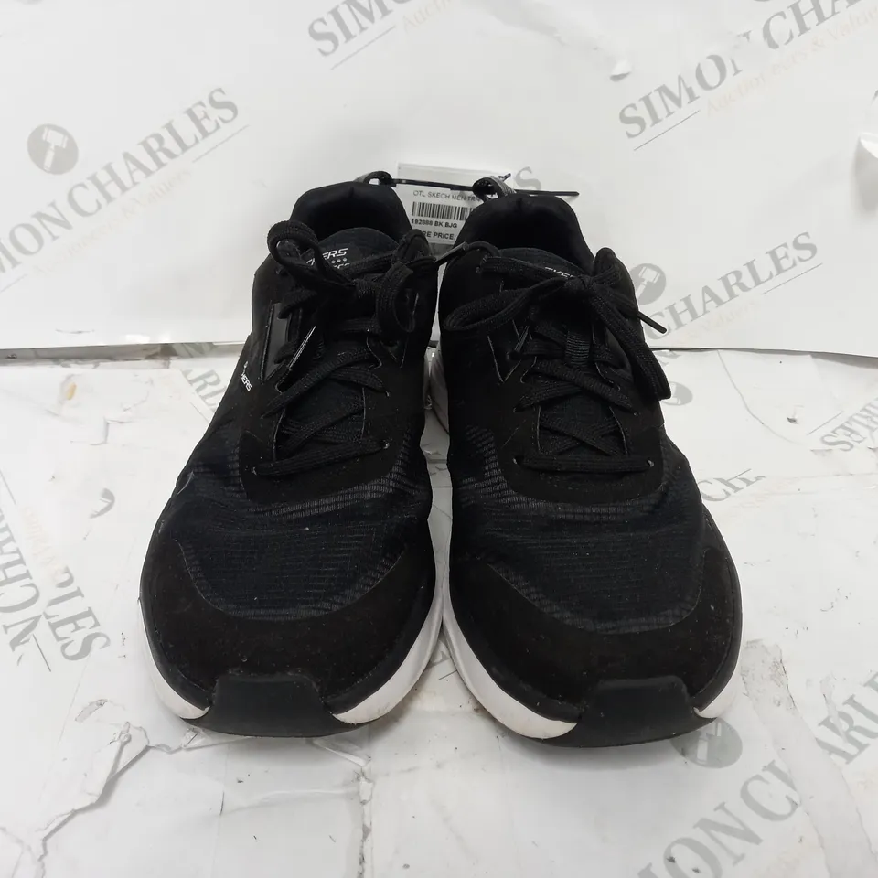 SKETCHERS D LUX FITNESS TRAINERS IN BLACK - UK 8