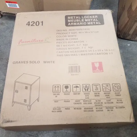 BOXED METAL LOCKER - WHITE