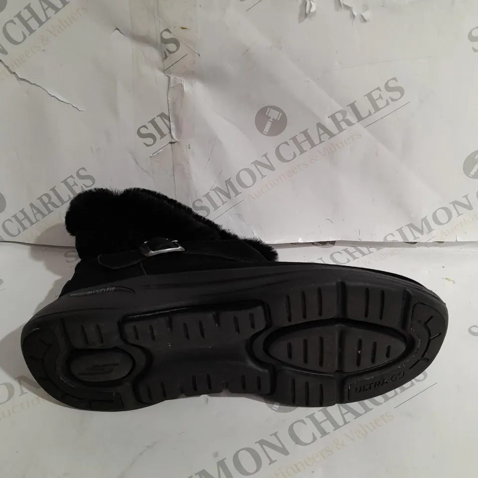 BOXED SKECHERS GO BOOTS IN BLACK - SIZE 3 RRP £20