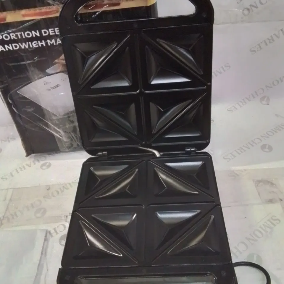 BOXED RUSSELL HOBBS 4 PORTION DEEP FILL TOASTIE MAKER