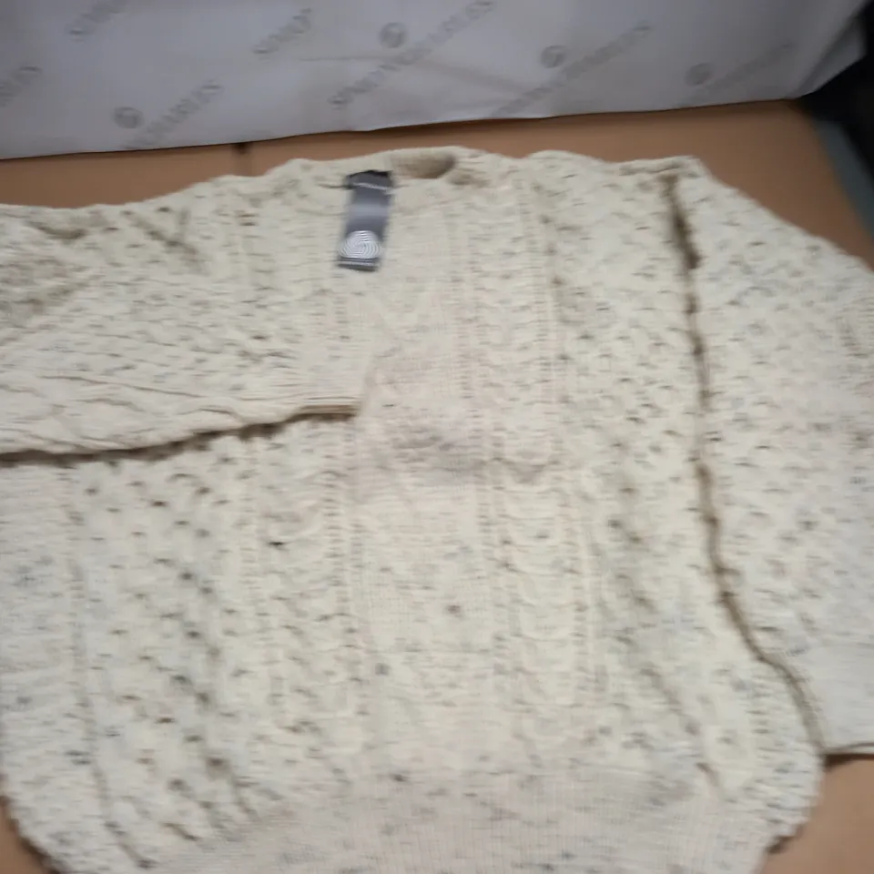LOT OF 10 AS NEW PURE NEW WOOL KNITTED CREW JUMPERS IN ECRU - ALL L