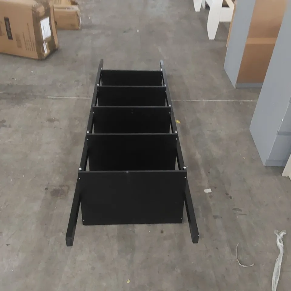 WOODEN LADDER BOOKCASE - BLACK