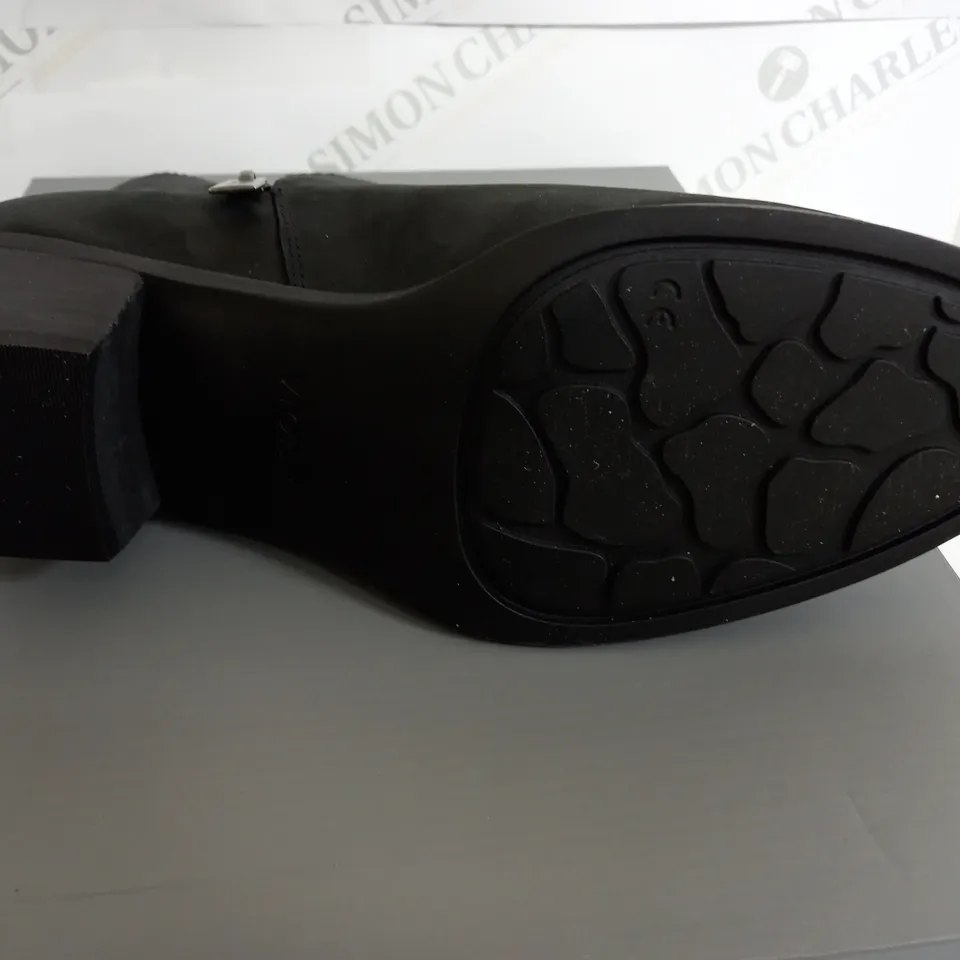 BOXED PAIR OF VIONIC LOW HEEL ANKLE BOOTS IN BLACK SIZE 7.5