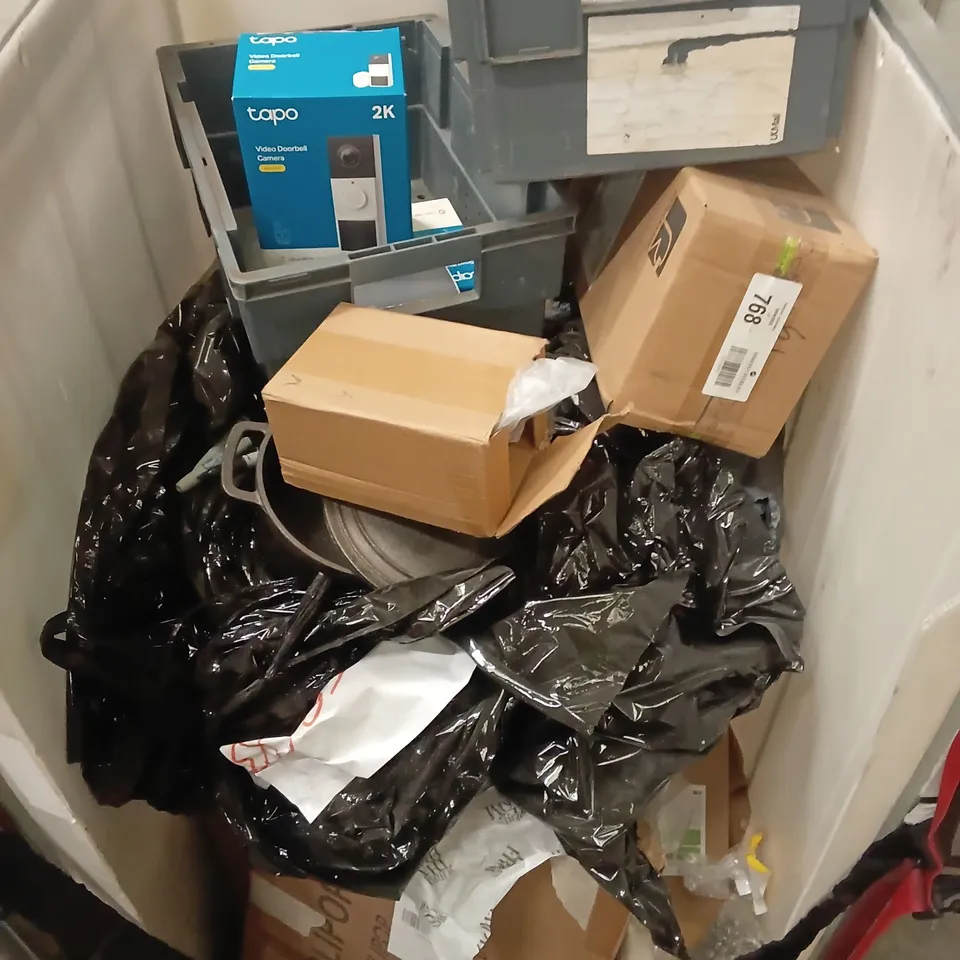 CAGE OF APPROXIMATELY 15 ASSORTED ITEMS TO INCLUDE TAPO VIDEO DOORBELL