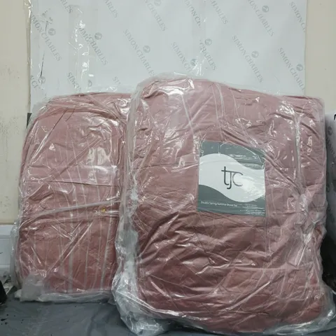 BOX OF 2 DOUBLE SPRING / SUMMER DUVET SET - INCLUDES ONE DUVET , 2 PILLOWS , ONE DUVET COVER , 2 PILLOW SHAMS , 1 FITTED SHEET